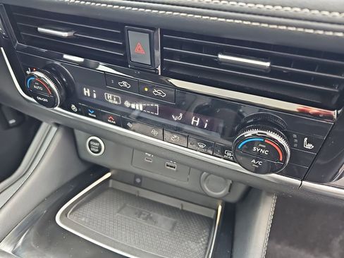 Used 2023 Nissan Rogue Platinum w/ Platinum Premium Package image 19