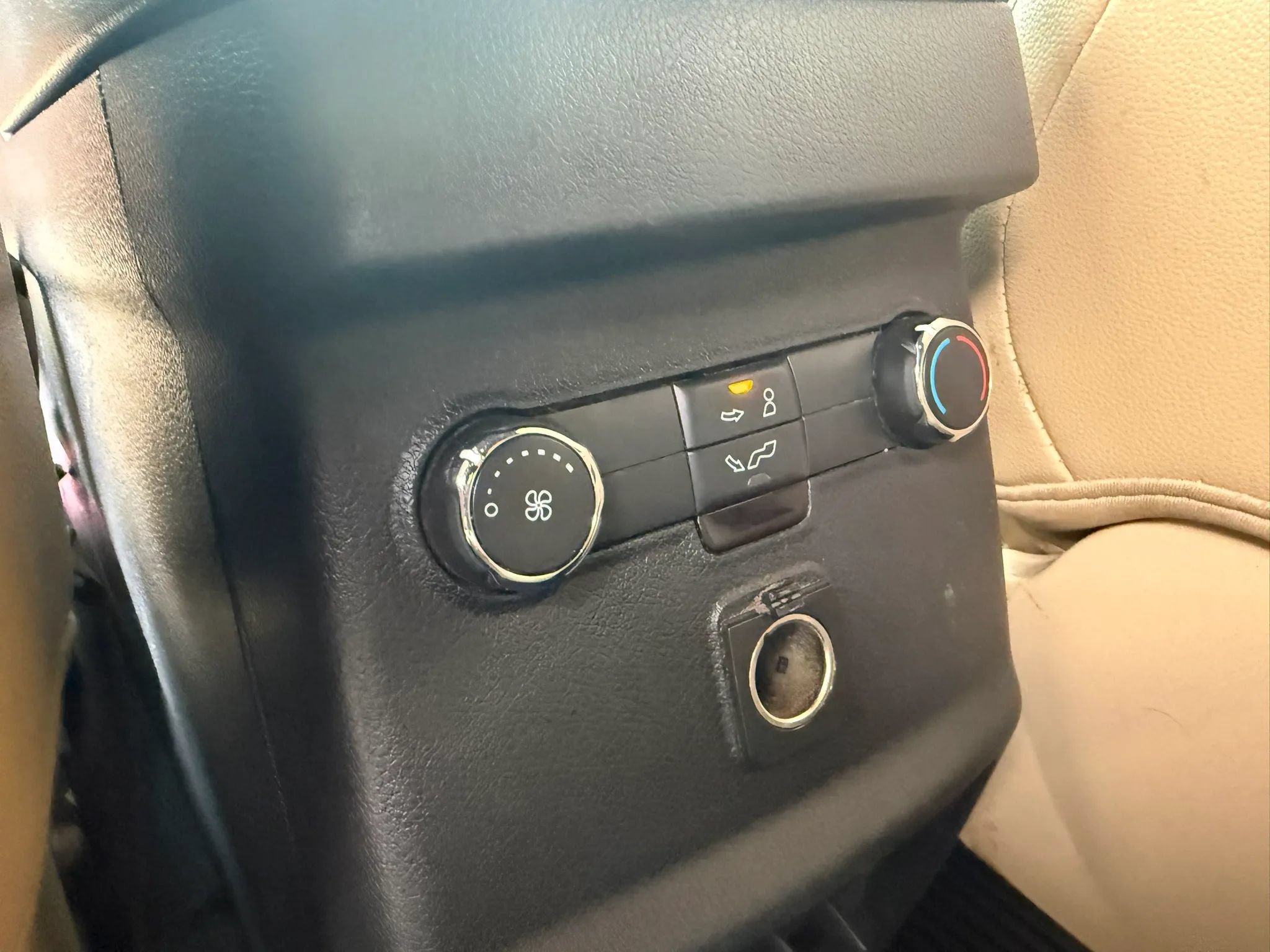 Used 2016 Ford Explorer XLT w/ Equipment Group 202A AWD/4WD image 31