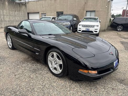 Used 1998 Chevrolet Corvette Coupe w/ Roof Pkg RWD image 10