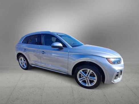 Certified 2024 Audi Q5 e Premium w/ Convenience Package image 2