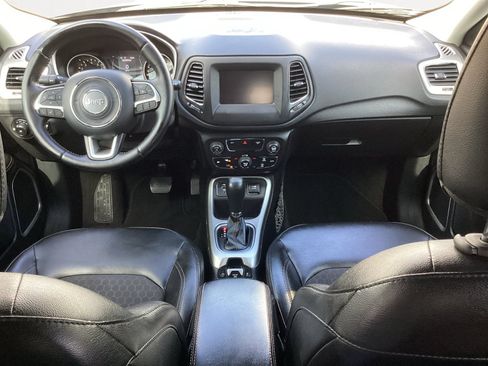 Used 2020 Jeep Compass Latitude FWD image 3