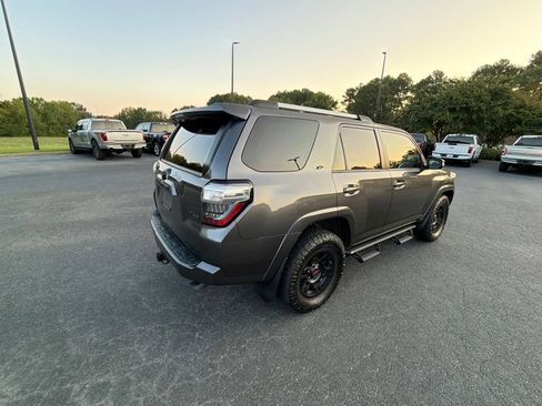 Used 2022 Toyota 4Runner SR5 Premium w/ Moonroof Package RWD image 11
