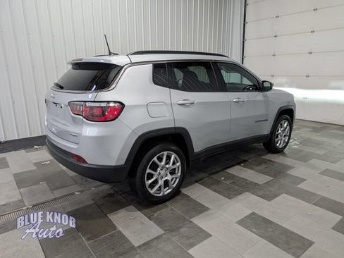 Used 2024 Jeep Compass Latitude AWD/4WD image 4