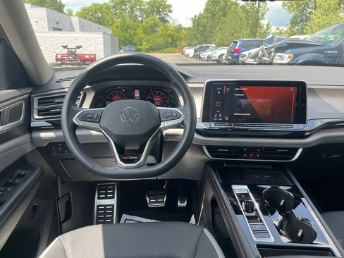 Certified 2026 Volkswagen Atlas Peak Edition AWD/4WD image 19