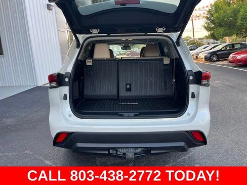 Used 2020 Toyota Highlander XLE FWD image 33