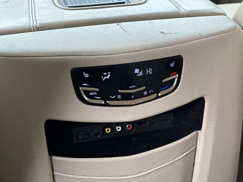 Used 2015 Cadillac Escalade Premium image 16