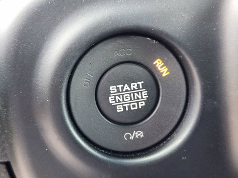 Used 2023 Jeep Gladiator Sport AWD/4WD image 19
