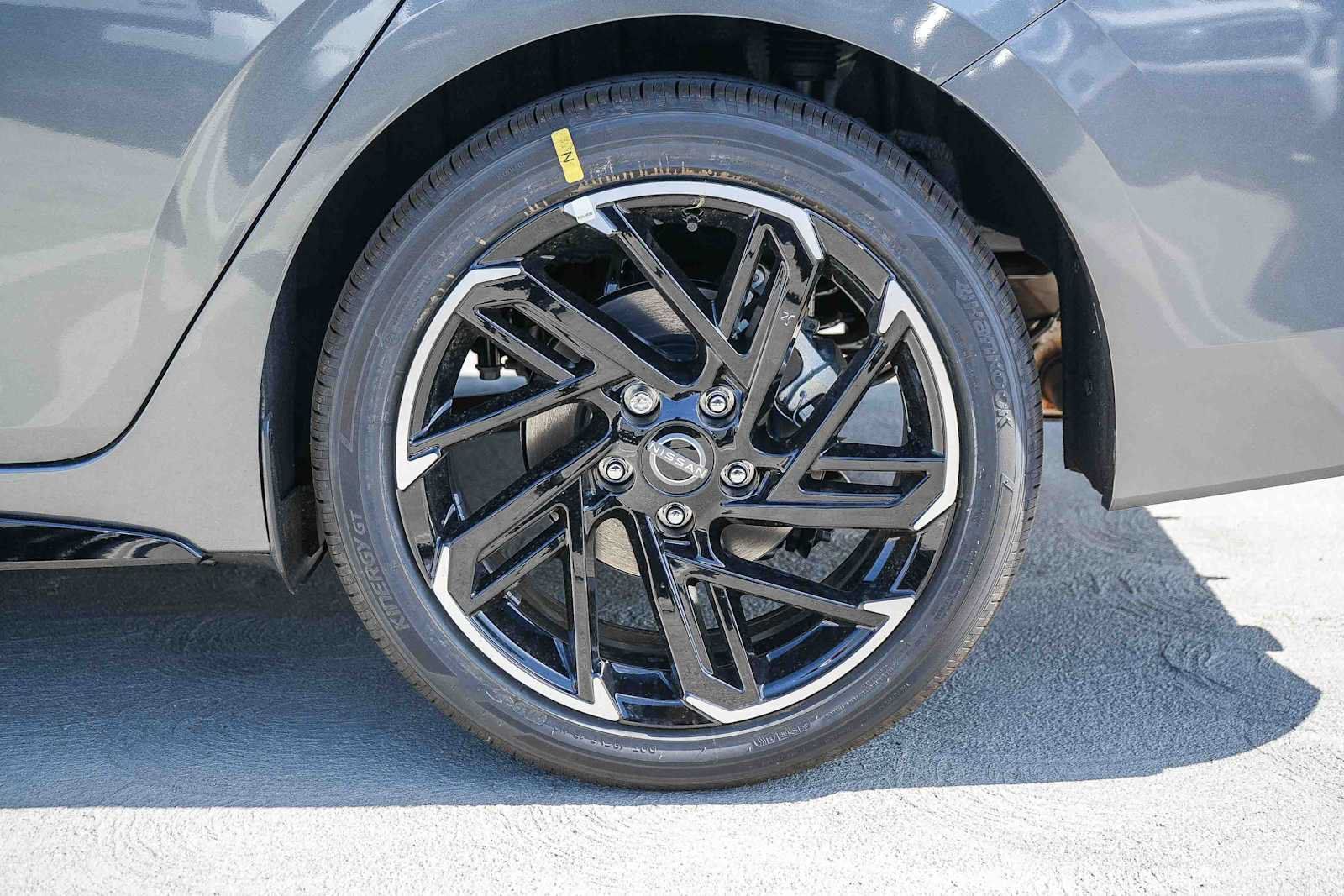New 2027 Nissan Sentra SR w/ Floor Mat Package FWD image 10