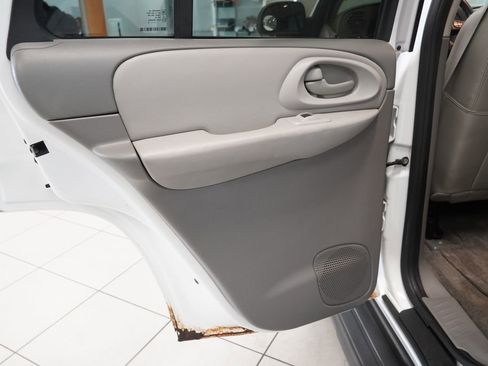 Used 2009 Chevrolet TrailBlazer LT w/ Sun And 6-Disc Cd Package AWD/4WD image 25