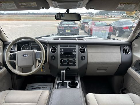 Used 2010 Ford Expedition XLT image 12