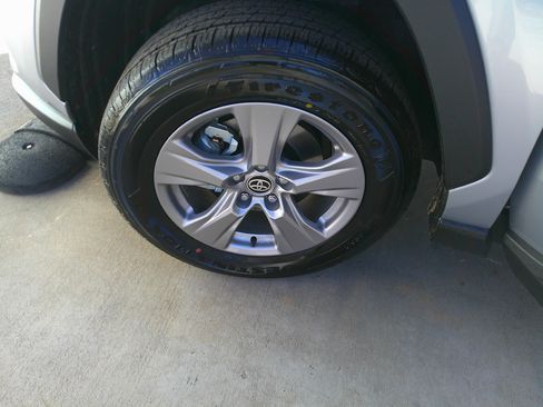 Used 2025 Toyota RAV4 XLE image 10