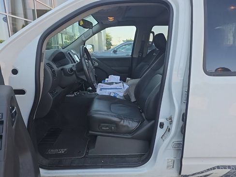 Used 2020 Nissan Frontier PRO-4X w/ Pro-4x Utility Package AWD/4WD image 11