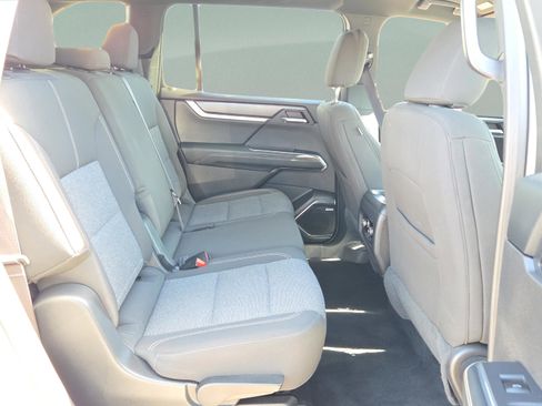 Used 2025 GMC Acadia Elevation image 19