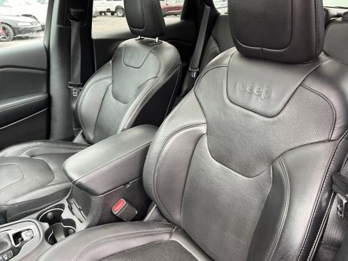 Used 2019 Jeep Cherokee Limited image 9