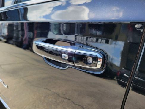Used 2021 GMC Yukon Denali w/ Denali Ultimate Package AWD/4WD image 11