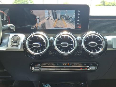 Used 2021 Mercedes-Benz GLB 250 image 23