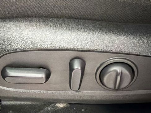 Used 2020 Chevrolet Equinox LT image 17