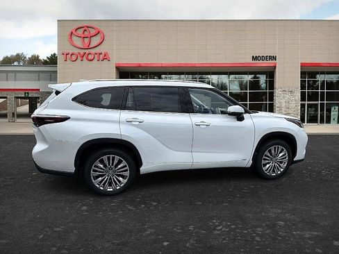 New 2026 Toyota Highlander Platinum AWD/4WD image 10