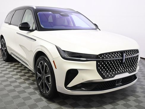 New 2026 Lincoln Nautilus Reserve image 8