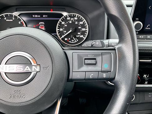 Used 2023 Nissan Rogue SV image 24