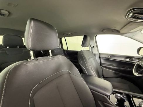 Used 2023 Jeep Grand Cherokee L Laredo RWD image 32