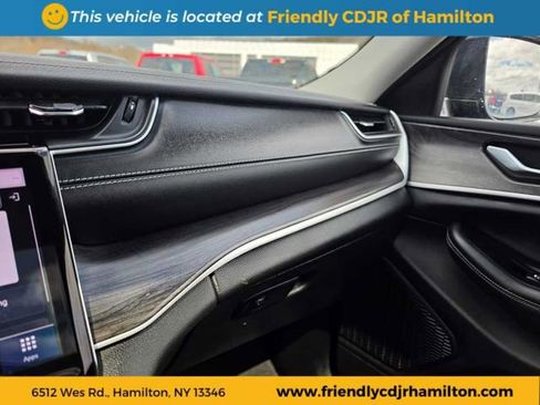 Used 2023 Jeep Grand Cherokee L Limited w/ Black Appearance Package AWD/4WD image 19