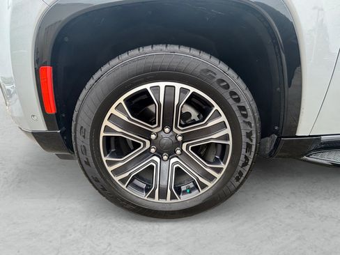 Used 2022 Jeep Wagoneer Series III image 24