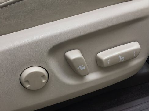 Used 2011 Lexus GX 460 image 16