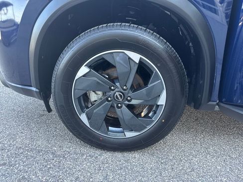 Used 2025 Nissan Rogue SV AWD/4WD image 15