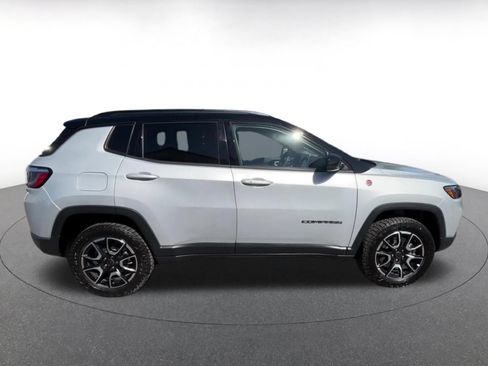 Used 2025 Jeep Compass Trailhawk AWD/4WD image 16
