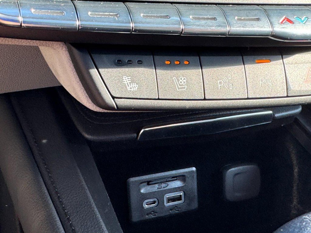 Certified 2019 Cadillac XT4 Premium Luxury AWD/4WD image 25