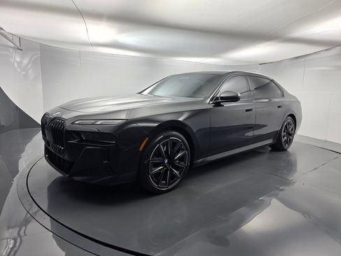 Certified 2025 BMW 740i RWD image 8