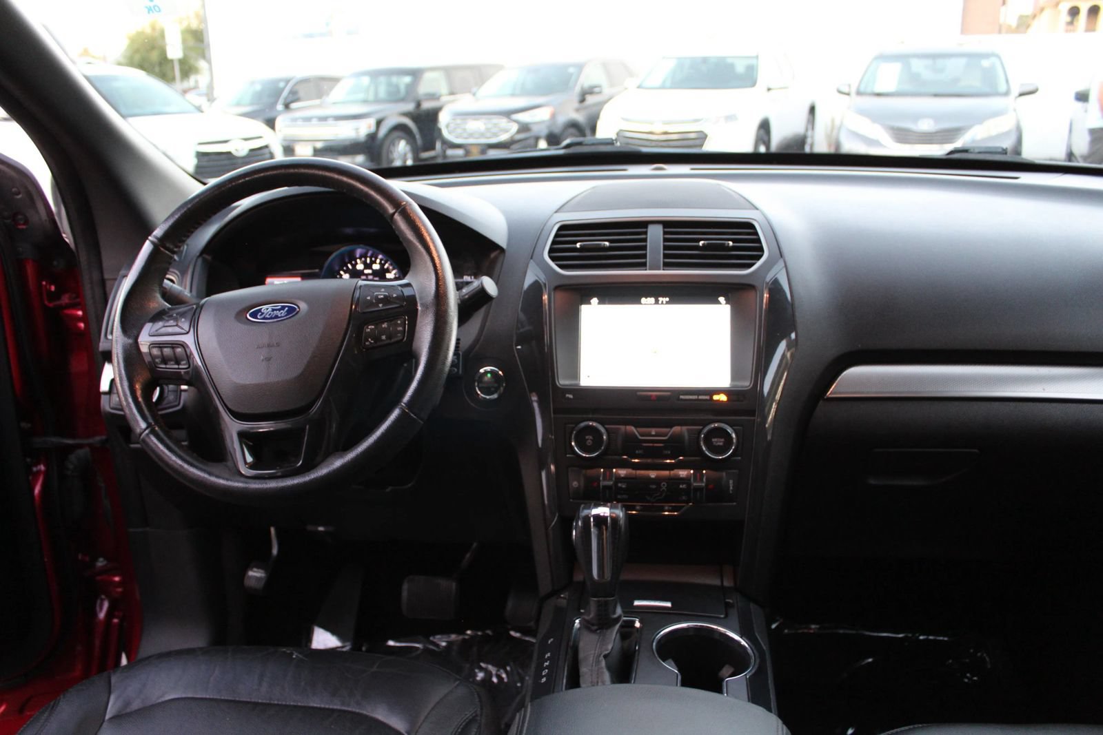 Used 2018 Ford Explorer XLT w/ Equipment Group 202A FWD image 15