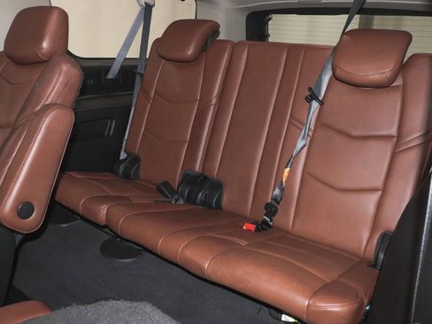 Used 2019 Cadillac Escalade ESV Premium Luxury image 26