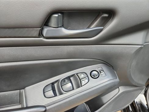 Used 2024 Nissan Altima 2.5 S FWD image 5
