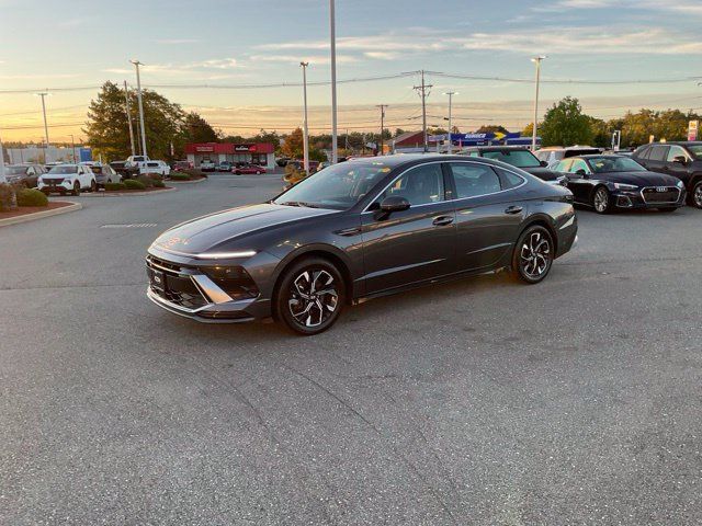 Used 2025 Hyundai Sonata SEL FWD image 3