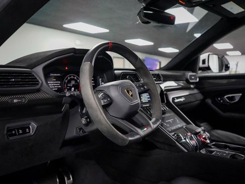Used 2023 Lamborghini Urus Performante AWD/4WD image 21
