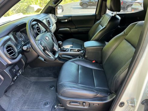 Used 2021 Toyota Tacoma TRD Off-Road w/ TRD Premium Off Road Package AWD/4WD image 9