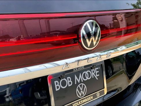 Used 2024 Volkswagen Atlas SE FWD image 8