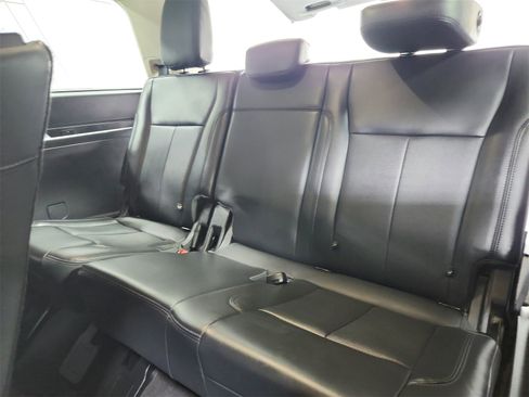 Used 2024 Ford Expedition XLT image 37