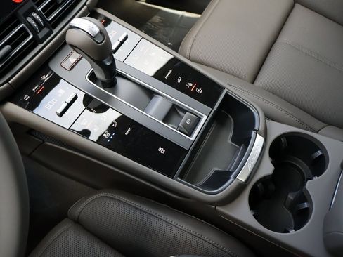 New 2026 Porsche Macan image 25