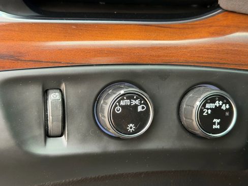 Used 2019 Cadillac Escalade Luxury image 13