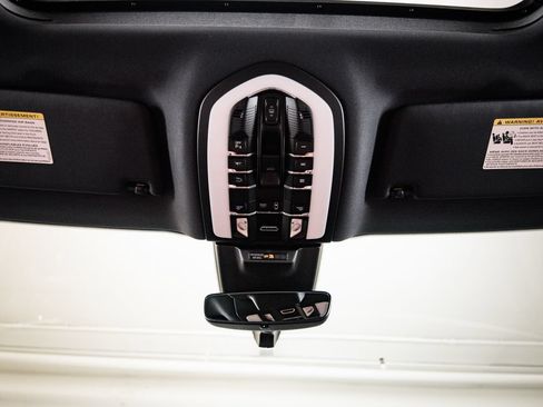 Certified 2023 Porsche Macan AWD/4WD image 20