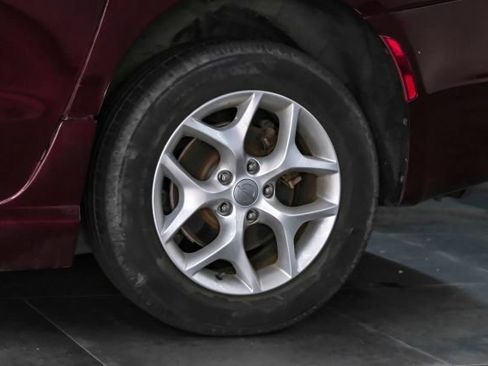 Used 2018 Chrysler Pacifica Touring Plus w/ Tire & Wheel Group FWD image 55