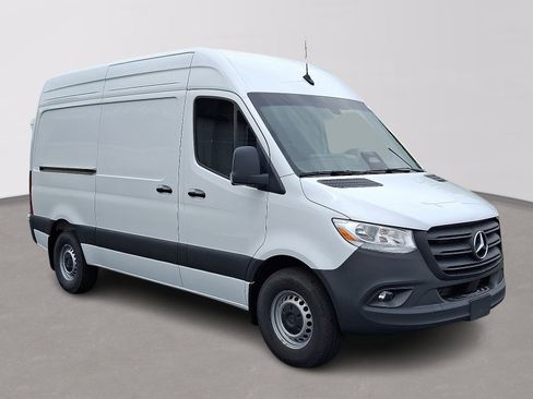 Used 2025 Mercedes-Benz Sprinter 2500 image 3