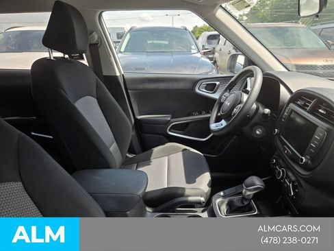 Used 2025 Kia Soul LX w/ LX Technology Package FWD image 17