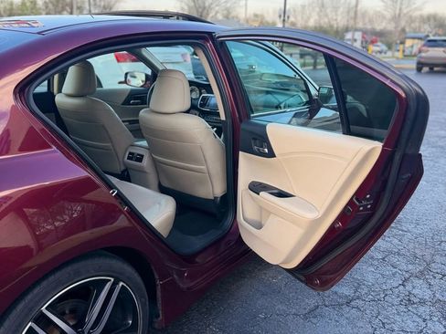 Used 2016 Honda Accord Touring image 11