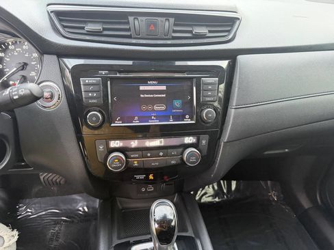 Used 2019 Nissan Rogue SV AWD/4WD image 12