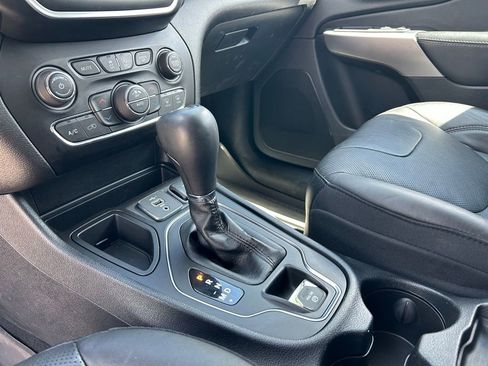 Used 2021 Jeep Cherokee Latitude Lux w/ Comfort/Convenience Group FWD image 24