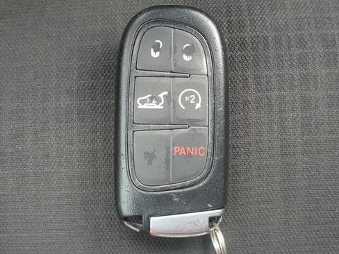 Used 2017 Jeep Cherokee Latitude w/ Comfort/Convenience Group FWD image 33